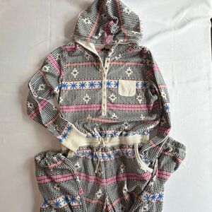 Kensie One Piece Fleece Pajama outfit with Hood Medium.  Pink and blue snowflake